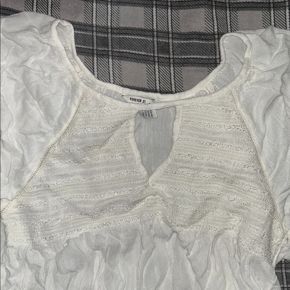 White top - Picture 2 of 5